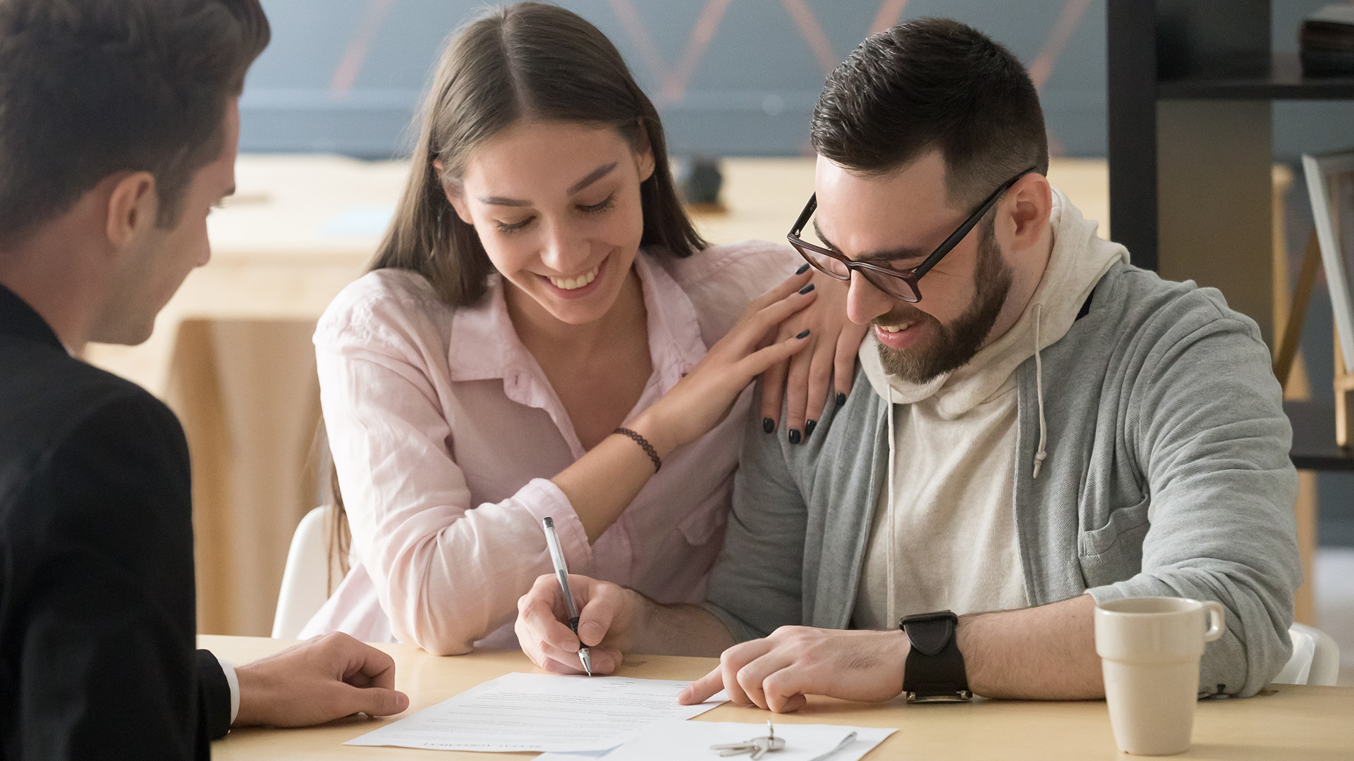 couple signing closing papers