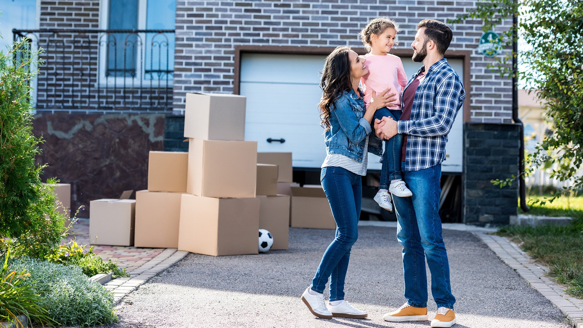 Family moving into house